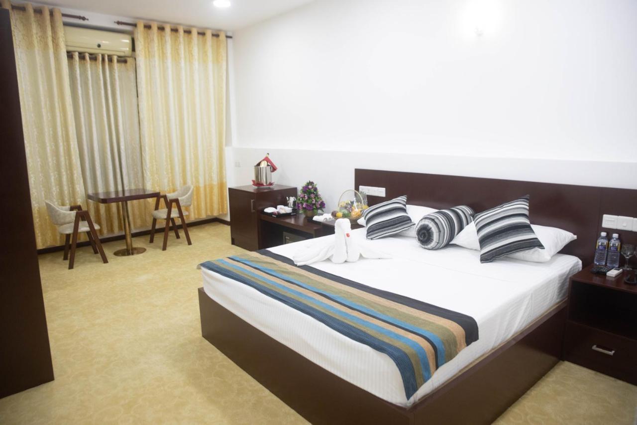 Hotel Kamrel Kurunegala Exterior foto