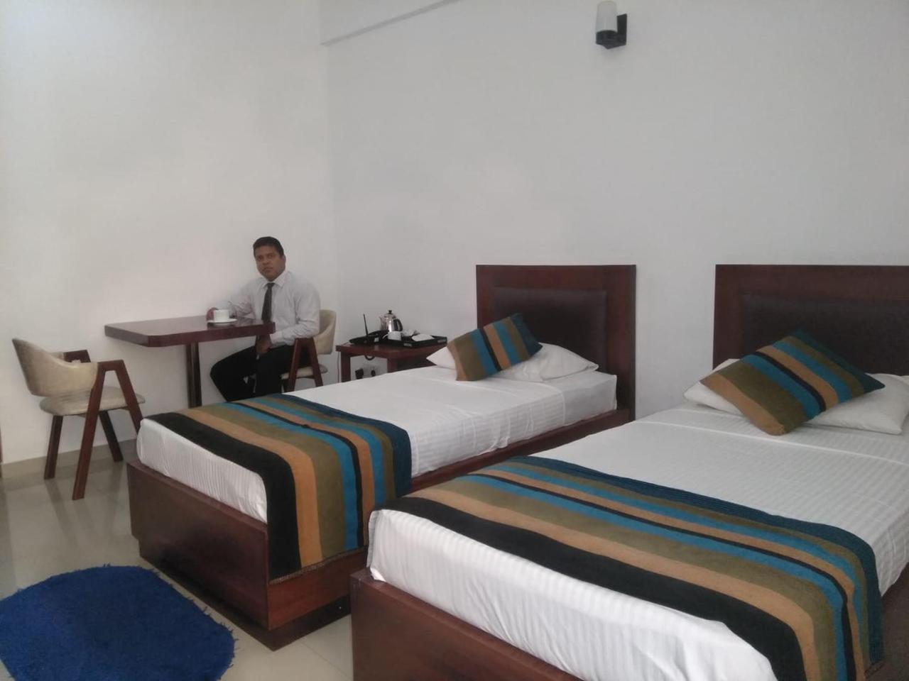 Hotel Kamrel Kurunegala Exterior foto